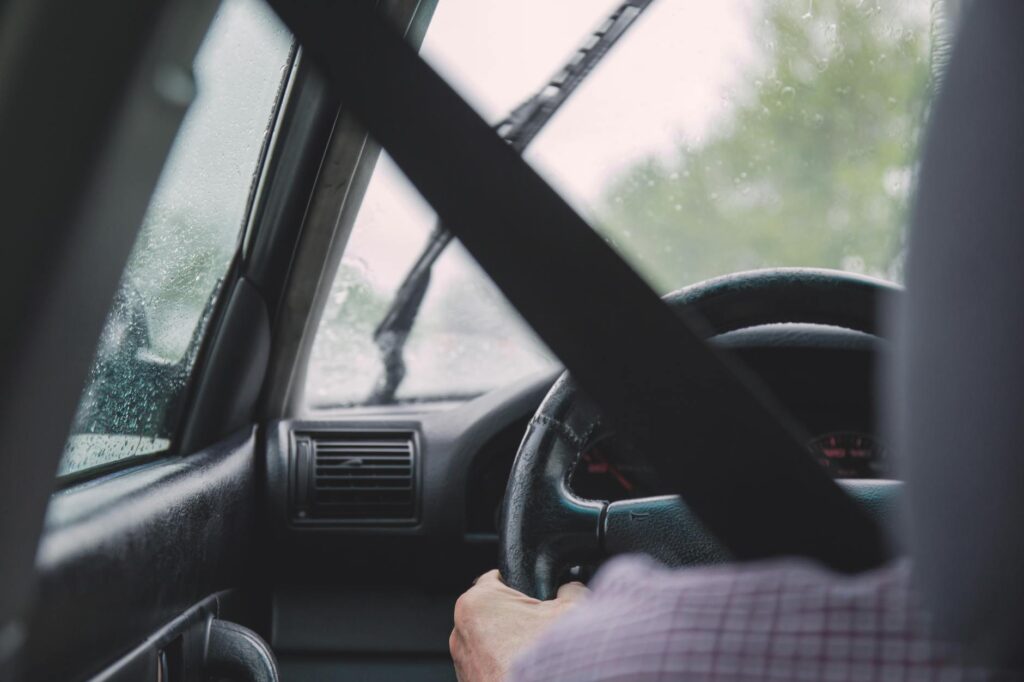 A graphic depicting safe driving habits to maintain a clean record. — save on car insurance Nevada