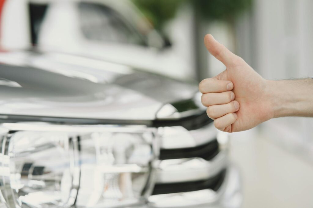 A graphic illustrating the benefits of choosing online car insurance in Nevada, showcasing various providers and customer …
