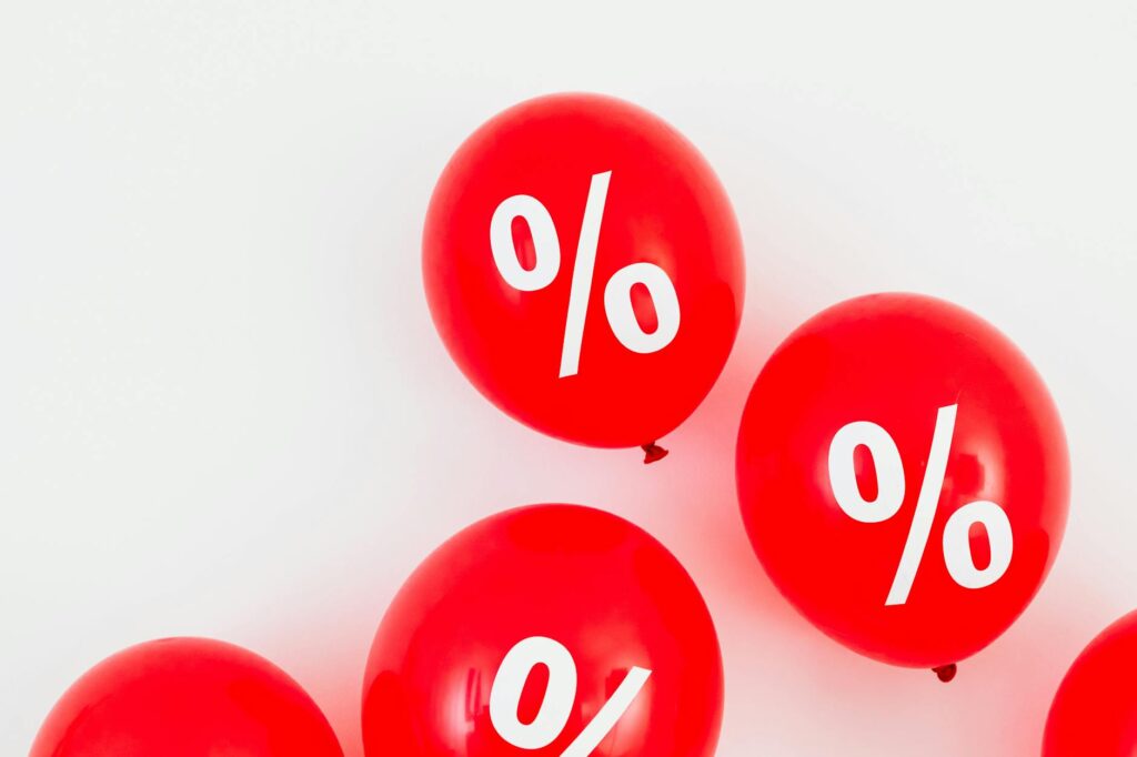 Graphic showing the percentage savings from different car insurance discounts Nevada