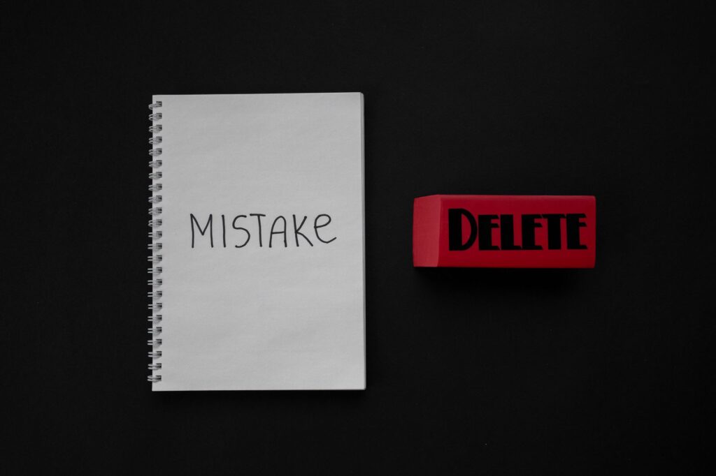 An image showing examples of common mistakes when filing a claim. — filing car insurance claim Nevada