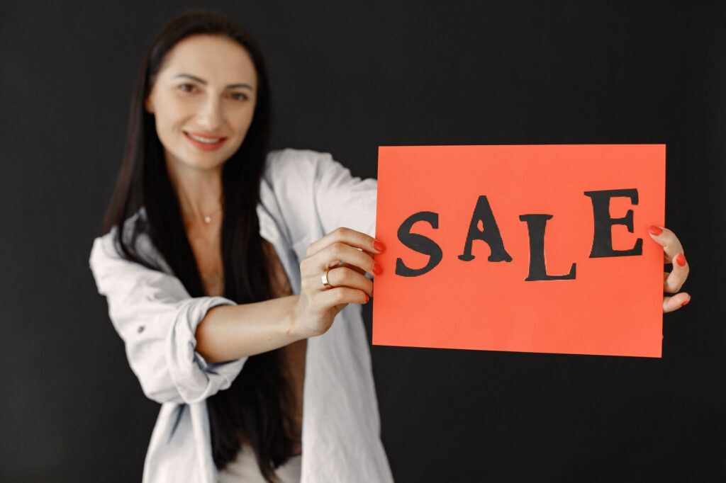 Graphic illustrating low mileage discounts — Nevada car insurance discounts