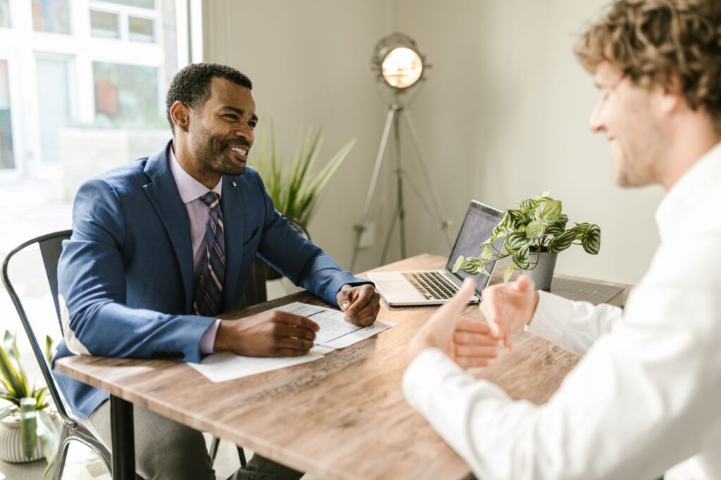 A friendly interaction between a customer and a car insurance agent, discussing questions car insurance agent Nevada