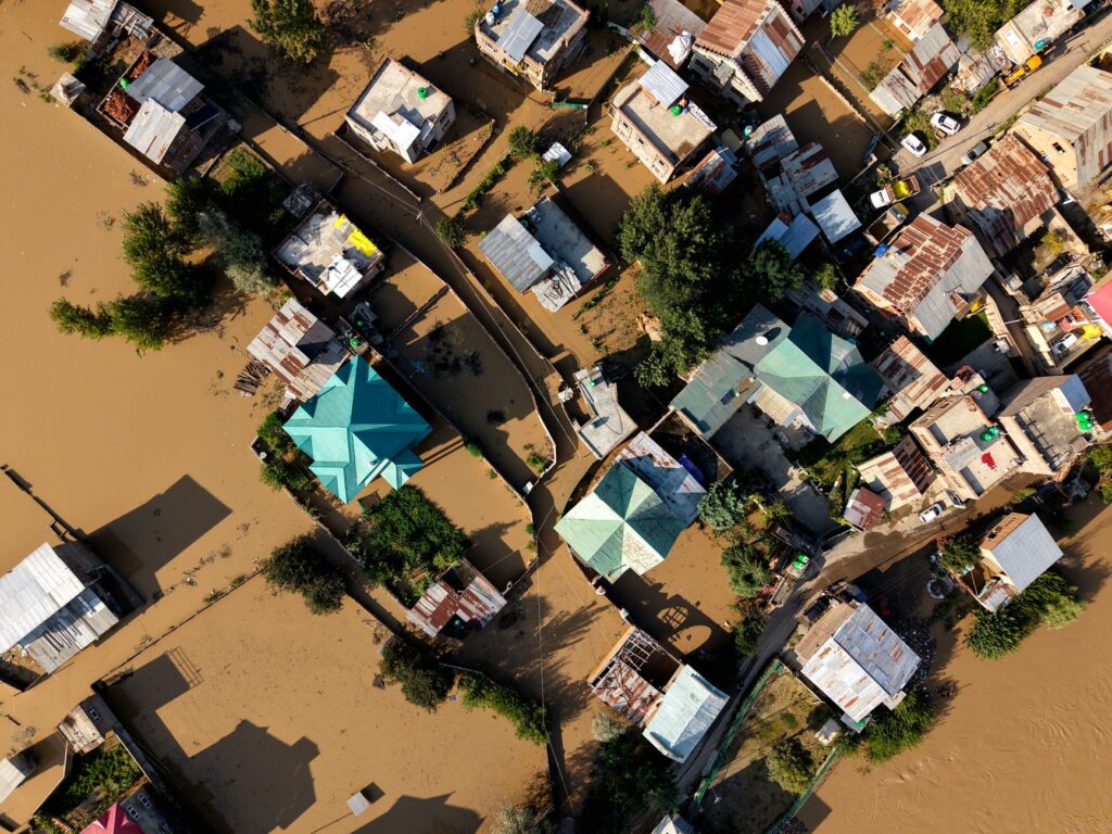 An image depicting summer storms in Nevada, emphasizing flood risks. — Nevada car insurance weather impact