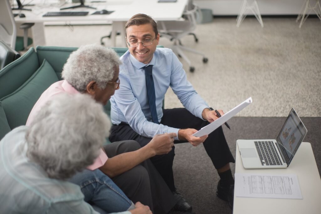 A friendly insurance agent consulting with a new resident — car insurance new residents Nevada