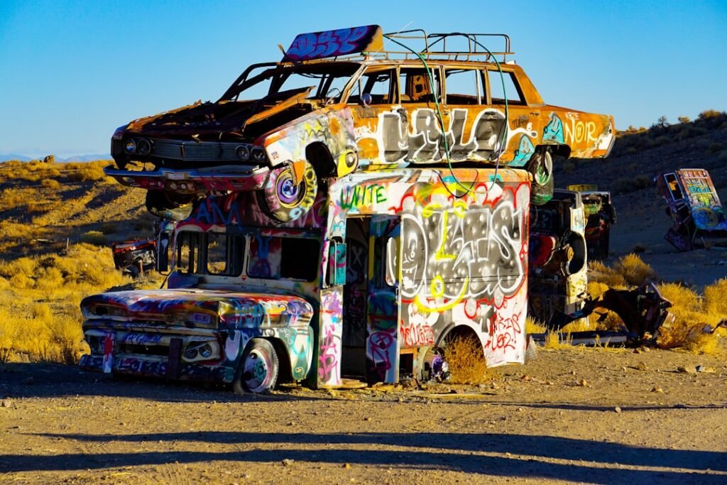 A visual representation of a car accident scene for context related to how to file a car insurance claim Nevada.