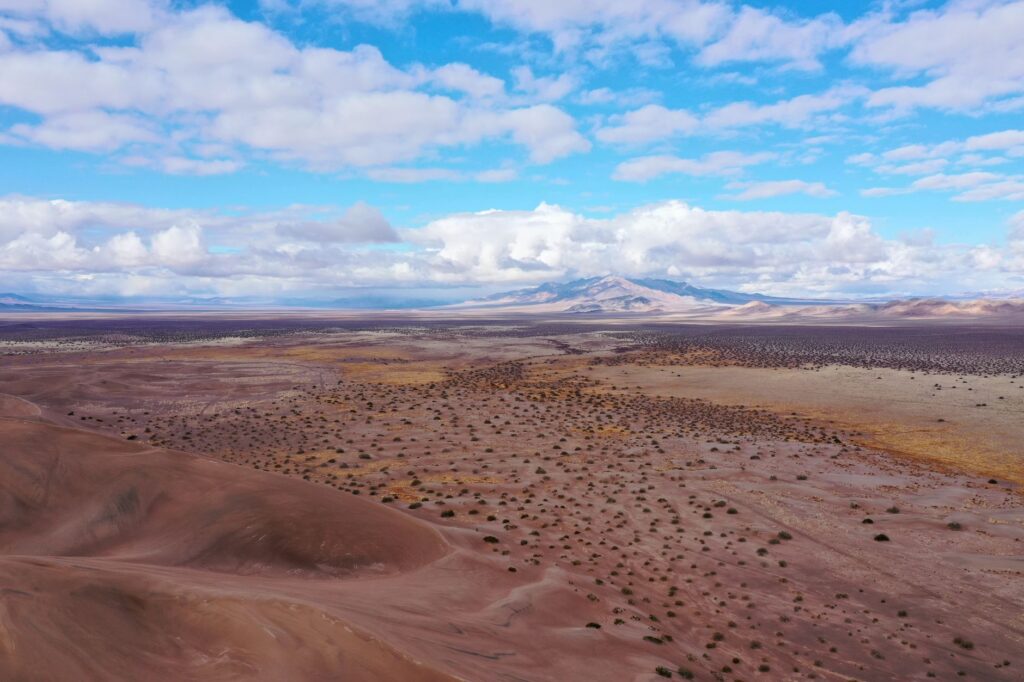 Aerial view of Nevada's unique desert landscape to illustrate terrain challenges. — Nevada driving conditions insurance …