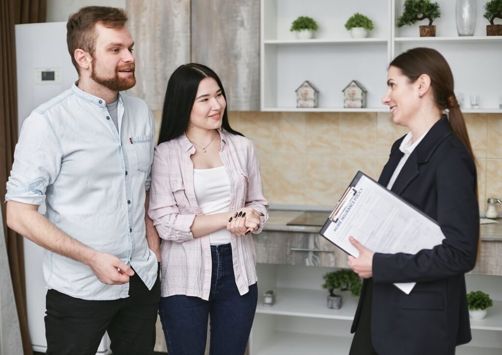 Illustration depicting effective communication with insurance adjusters — Nevada car insurance claims process