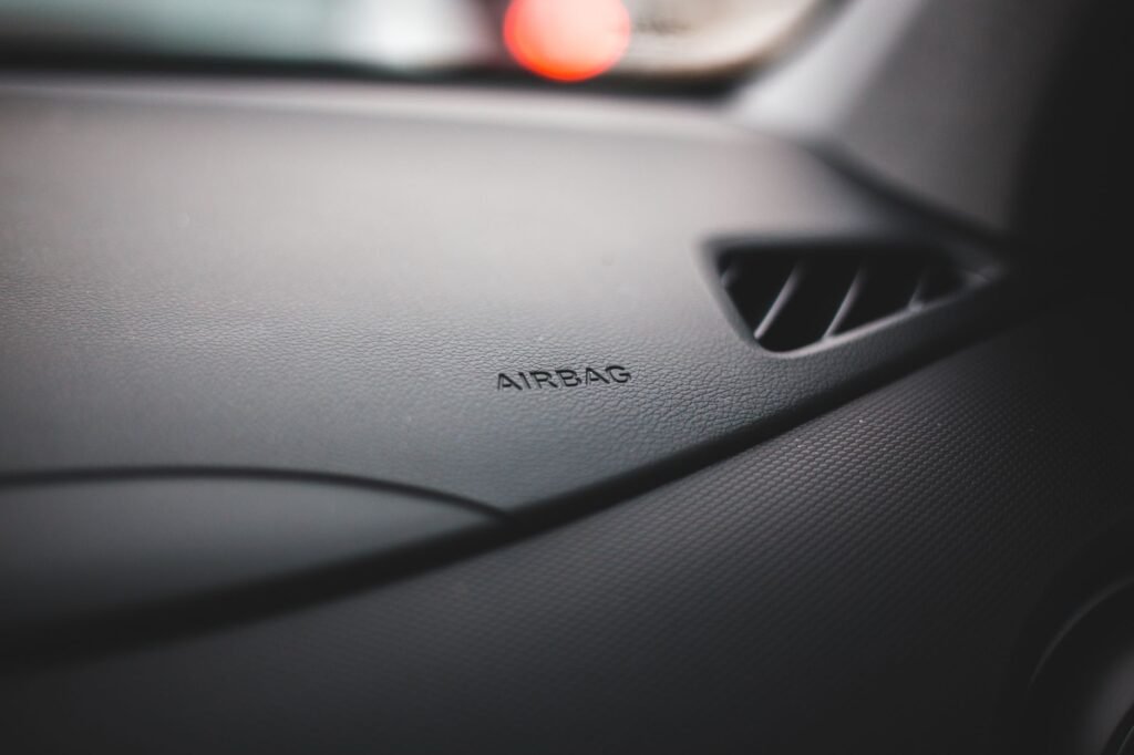 image depicting modern safety features in a car, like airbags and sensors — Nevada car insurance discounts